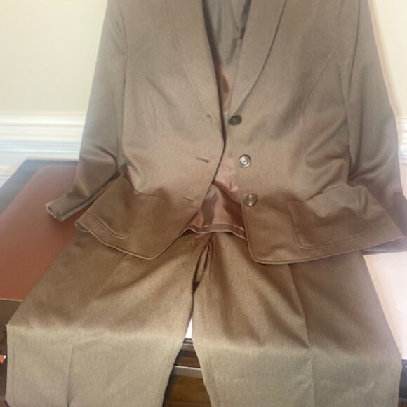 Collections by Le Suit Brown Jacket and pant Suit, size 14 - Picture 4 of 9